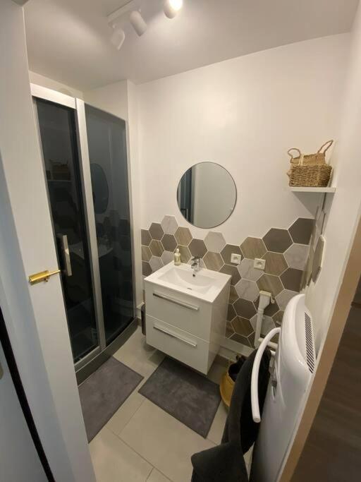 A 50 M De La Plage, Appartement De 35 M2 : Les Pieds Sales Bréhal 외부 사진