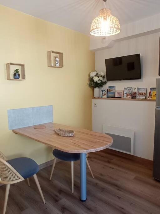 A 50 M De La Plage, Appartement De 35 M2 : Les Pieds Sales Bréhal 외부 사진