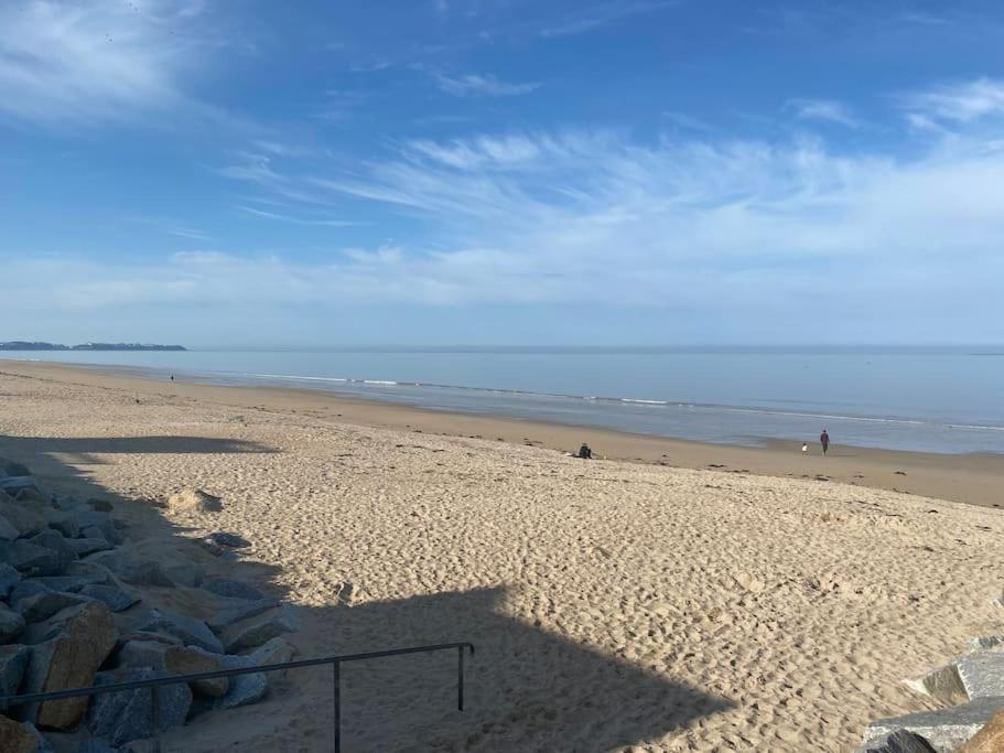 A 50 M De La Plage, Appartement De 35 M2 : Les Pieds Sales Bréhal 외부 사진