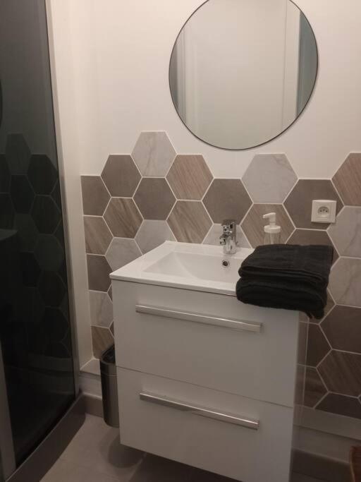A 50 M De La Plage, Appartement De 35 M2 : Les Pieds Sales Bréhal 외부 사진